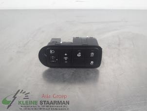 Gebruikte Schakelaar (diversen) Kia Carens IV (RP) 1.6 GDI 16V Prijs op aanvraag aangeboden door Kleine Staarman B.V. Autodemontage