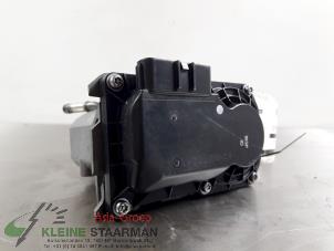 Gebruikte Gasklephuis Honda CR-V (RE/RM) 2.0 16V Prijs € 62,50 Margeregeling aangeboden door Kleine Staarman B.V. Autodemontage