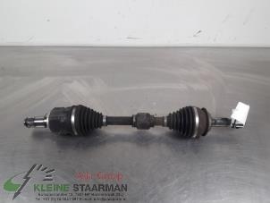 Gebruikte Aandrijfas links-voor Toyota Auris (E15) 1.8 16V HSD Full Hybrid Prijs € 45,00 Margeregeling aangeboden door Kleine Staarman B.V. Autodemontage