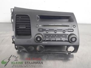 Gebruikte Radio CD Speler Honda Civic (FA/FD) 1.3 Hybrid Prijs op aanvraag aangeboden door Kleine Staarman B.V. Autodemontage