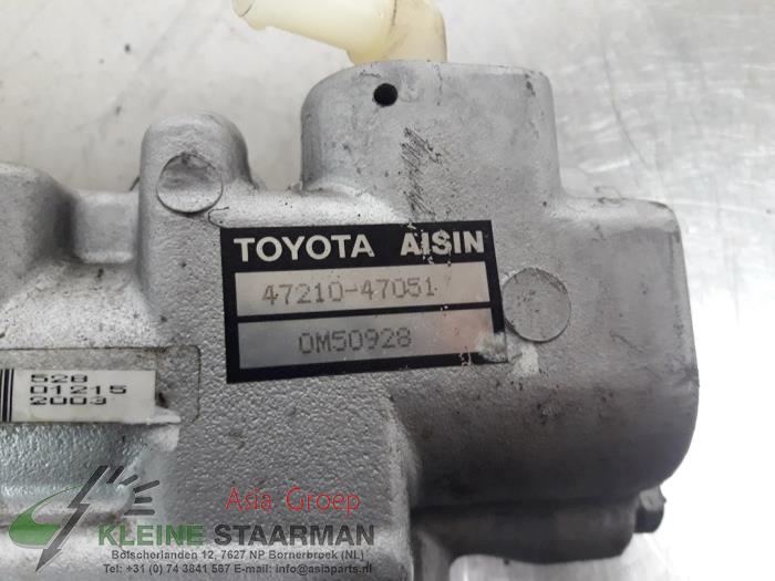 Hoofdremcilinder van een Toyota Prius (NHW11L) 1.5 16V 2001