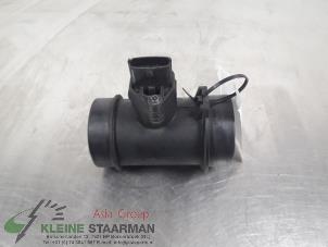 Gebruikte Luchthoeveelheidsmeter Kia Carens II (FJ) 1.8i 16V Prijs op aanvraag aangeboden door Kleine Staarman B.V. Autodemontage