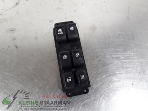 Gebruikte Ruit schakelaar elektrisch Ssang Yong Rexton 2.7 Xdi RX/RJ 270 16V Prijs € 42,50 Margeregeling aangeboden door Kleine Staarman B.V. Autodemontage