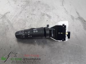 Gebruikte Knipperlicht Schakelaar Nissan Note (E11) 1.6 16V Prijs op aanvraag aangeboden door Kleine Staarman B.V. Autodemontage