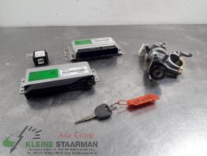 Gebruikte Kontaktslot + Sleutel Kia Carens II (FJ) 1.8i 16V Prijs op aanvraag aangeboden door Kleine Staarman B.V. Autodemontage