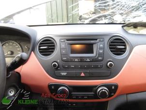 Gebruikte Radio CD Speler Hyundai i10 (B5) 1.0 12V Prijs € 100,00 Margeregeling aangeboden door Kleine Staarman B.V. Autodemontage