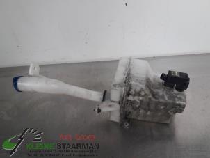 Gebruikte Ruitensproeiertank voor Hyundai Accent 1.4i 16V Prijs € 42,50 Margeregeling aangeboden door Kleine Staarman B.V. Autodemontage