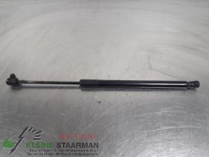 Gebruikte Gasdemper links-achter Hyundai iX20 (JC) 1.6i 16V Prijs € 42,50 Margeregeling aangeboden door Kleine Staarman B.V. Autodemontage