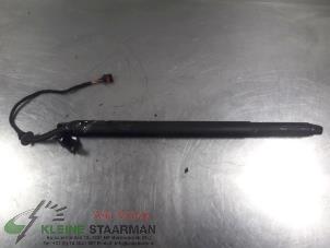 Gebruikte Gasveer links-achter Kia Sportage (QL) 1.6 T-GDI 177 16V 4x4 Prijs € 175,00 Margeregeling aangeboden door Kleine Staarman B.V. Autodemontage