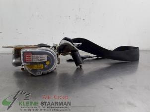 Gebruikte Veiligheidsgordel rechts-voor Nissan Micra (K12) 1.2 16V Prijs op aanvraag aangeboden door Kleine Staarman B.V. Autodemontage