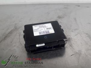 Gebruikte Transfer module 4x4 Toyota Tundra (K5/K6) 5.7 V8 32V Dual VVT-I 4WD Prijs op aanvraag aangeboden door Kleine Staarman B.V. Autodemontage