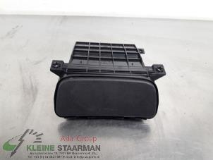 Gebruikte Asbak voor Kia Carens III (FG) 2.0i CVVT 16V Prijs € 42,50 Margeregeling aangeboden door Kleine Staarman B.V. Autodemontage