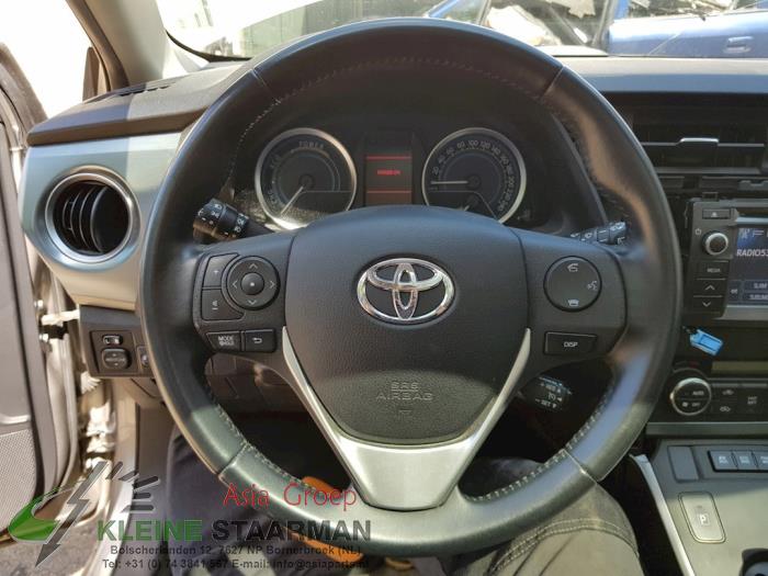 Airbag Set+Module van een Toyota Auris Touring Sports (E18) 1.8 16V Hybrid 2013