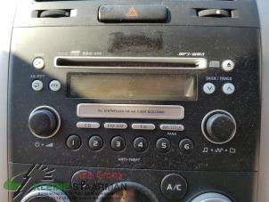 Gebruikte Radio CD Speler Suzuki Grand Vitara II (JT) 1.6 16V Prijs op aanvraag aangeboden door Kleine Staarman B.V. Autodemontage