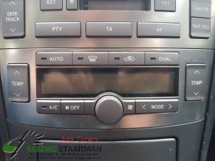 Gebruikte Kachel Bedieningspaneel Toyota Avensis Wagon (T25/B1E) 2.0 16V D-4D Prijs € 42,50 Margeregeling aangeboden door Kleine Staarman B.V. Autodemontage