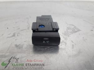 Gebruikte Schakelaar Airco Toyota Corolla (E12) 1.6 16V VVT-i Prijs € 42,50 Margeregeling aangeboden door Kleine Staarman B.V. Autodemontage