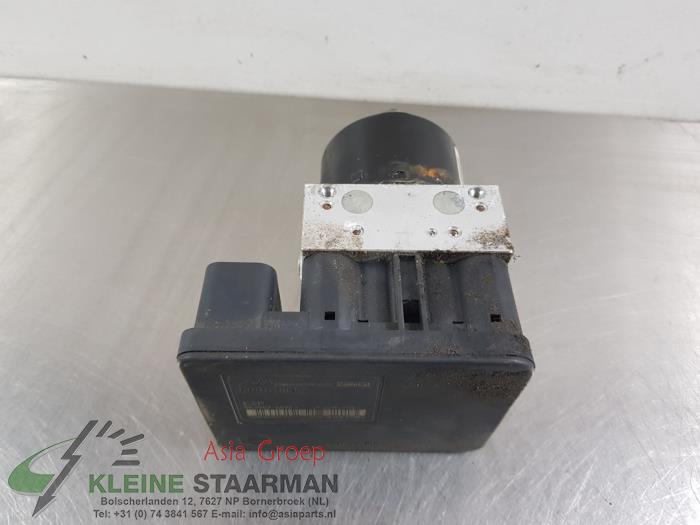 ABS Pomp van een Mazda 2 (DE) 1.3 16V MZR 2013