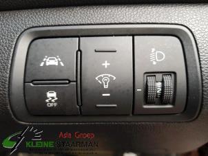 Gebruikte Schakelaar (diversen) Hyundai i20 (GBB) 1.4i 16V Prijs € 45,00 Margeregeling aangeboden door Kleine Staarman B.V. Autodemontage