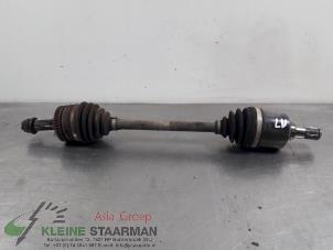 Gebruikte Steekas links-voor Kia Carens III (FG) 2.0i CVVT 16V Prijs € 45,00 Margeregeling aangeboden door Kleine Staarman B.V. Autodemontage