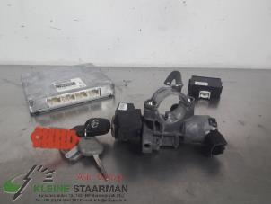 Gebruikte Kontaktslot + computer Toyota Avensis Wagon (T25/B1E) 2.2 D-4D 16V D-CAT Prijs € 125,00 Margeregeling aangeboden door Kleine Staarman B.V. Autodemontage