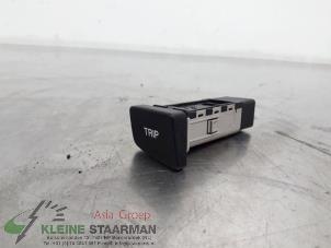 Gebruikte Schakelaar (diversen) Kia Rio II (DE) 1.4 16V Prijs op aanvraag aangeboden door Kleine Staarman B.V. Autodemontage