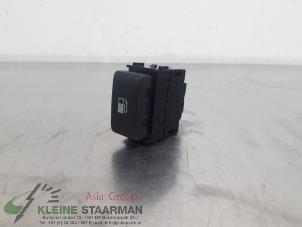 Gebruikte Tankklep Schakelaar Nissan 350 Z (Z33) 3.5 V6 24V Prijs op aanvraag aangeboden door Kleine Staarman B.V. Autodemontage