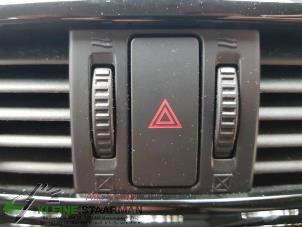Gebruikte Gevarenlicht Schakelaar Mazda CX-5 (KE,GH) 2.0 SkyActiv-G 165 16V 2WD Prijs op aanvraag aangeboden door Kleine Staarman B.V. Autodemontage