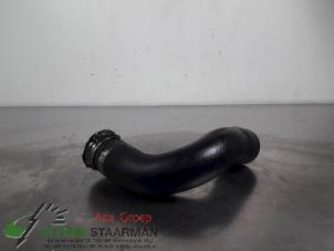 Gebruikte Intercooler Slang Toyota Avensis Wagon (T25/B1E) 2.2 D-4D 16V D-CAT Prijs op aanvraag aangeboden door Kleine Staarman B.V. Autodemontage