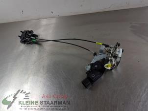 Gebruikte Deurslot Mechaniek 4Deurs links-achter Daihatsu Trevis 1.0 12V DVVT Prijs € 42,50 Margeregeling aangeboden door Kleine Staarman B.V. Autodemontage