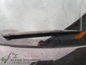 Gebruikte Ruitenwisserarm achter Nissan Juke (F15) 1.6 16V Prijs op aanvraag aangeboden door Kleine Staarman B.V. Autodemontage