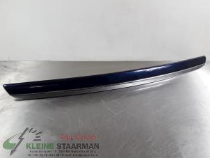 Gebruikte Achterklep Handgreep Toyota Auris (E15) 1.8 16V HSD Full Hybrid Prijs € 50,00 Margeregeling aangeboden door Kleine Staarman B.V. Autodemontage