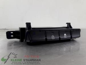 Gebruikte ESP Schakelaar Kia Cee'd Sportswagon (JDC5) 1.6 GDI 16V Prijs op aanvraag aangeboden door Kleine Staarman B.V. Autodemontage