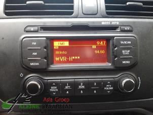 Gebruikte Radio CD Speler Kia Rio III (UB) 1.2 CVVT 16V Prijs op aanvraag aangeboden door Kleine Staarman B.V. Autodemontage