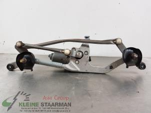 Gebruikte Ruitenwismotor + Mechaniek Toyota Auris (E18) 1.8 16V Hybrid Prijs € 62,50 Margeregeling aangeboden door Kleine Staarman B.V. Autodemontage