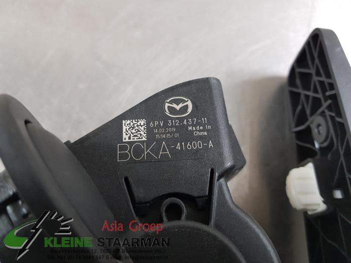 Gaspedaalpositie Sensor van een Mazda 3 Sport (BP) 2.0 SkyActiv-G 122 Mild Hybrid 16V 2019