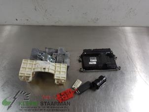 Gebruikte Kontaktslot + computer Mazda CX-3 (DJ/DK) 2.0 SkyActiv-G 120 Prijs € 250,00 Margeregeling aangeboden door Kleine Staarman B.V. Autodemontage