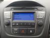 Radio CD Speler van een Hyundai iX35 (LM), 2010 / 2015 1.6 GDI 16V, SUV, Benzine, 1.591cc, 99kW (135pk), FWD, G4FD; EURO4, 2010-11 / 2015-09, F5P21; F5P31 2015