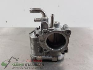 Gebruikte Gasklephuis Kia Cee'd (JDB5) 1.4i 16V Prijs € 62,50 Margeregeling aangeboden door Kleine Staarman B.V. Autodemontage