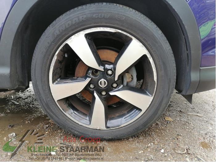Velgen set + banden van een Nissan Qashqai (J11) 1.2 DIG-T 16V 2017