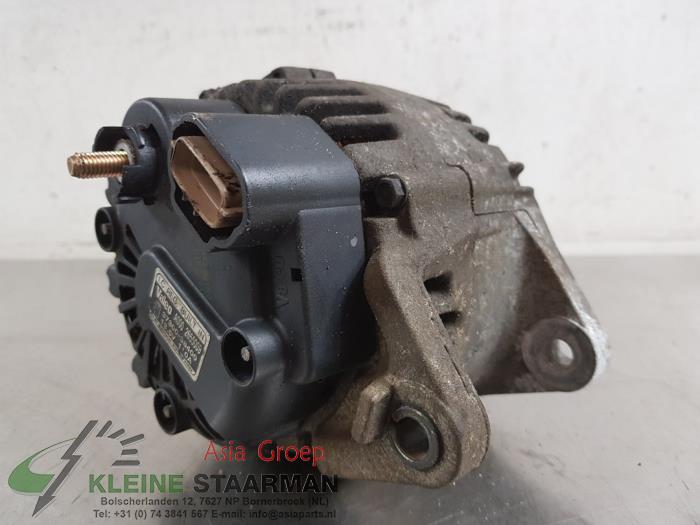 Dynamo van een Kia Sorento I (JC) 2.4 16V 2005