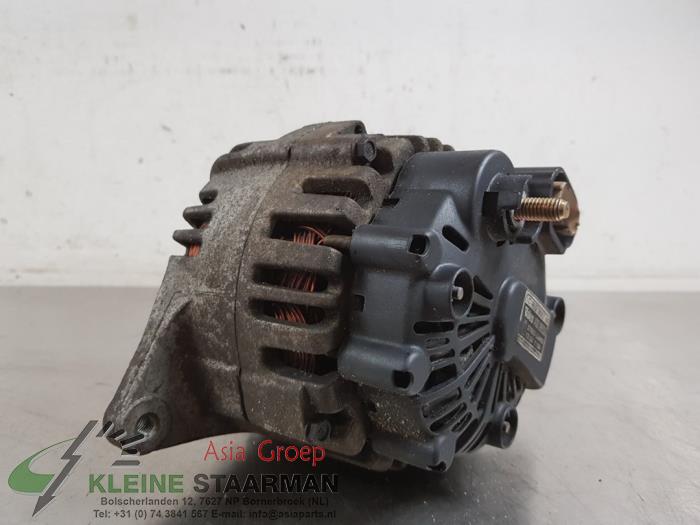 Dynamo van een Kia Sorento I (JC) 2.4 16V 2005