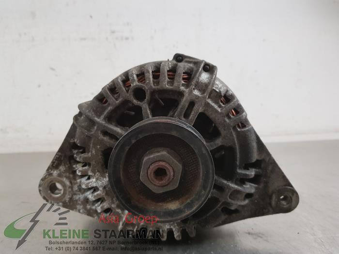 Dynamo van een Kia Sorento I (JC) 2.4 16V 2005