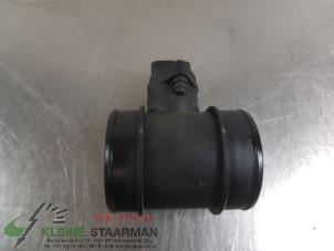 Gebruikte Luchthoeveelheidsmeter Kia Sorento I (JC) 2.4 16V Prijs op aanvraag aangeboden door Kleine Staarman B.V. Autodemontage