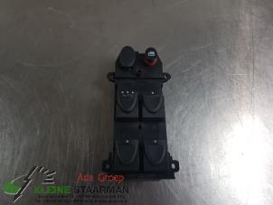 Gebruikte Raam schakelaar elektrisch Honda Civic (FA/FD) 1.3 Hybrid Prijs € 50,00 Margeregeling aangeboden door Kleine Staarman B.V. Autodemontage