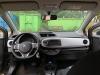 Airbag rechts (Dashboard) van een Toyota Yaris III (P13), 2010 / 2020 1.5 16V Hybrid, Hatchback, Elektrisch Benzine, 1.497cc, 74kW (101pk), FWD, 1NZFXE, 2012-03 / 2020-06, NHP13 2013