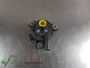 Gebruikte Extra waterpomp Toyota Yaris III (P13) 1.5 16V Hybrid Prijs € 50,00 Margeregeling aangeboden door Kleine Staarman B.V. Autodemontage