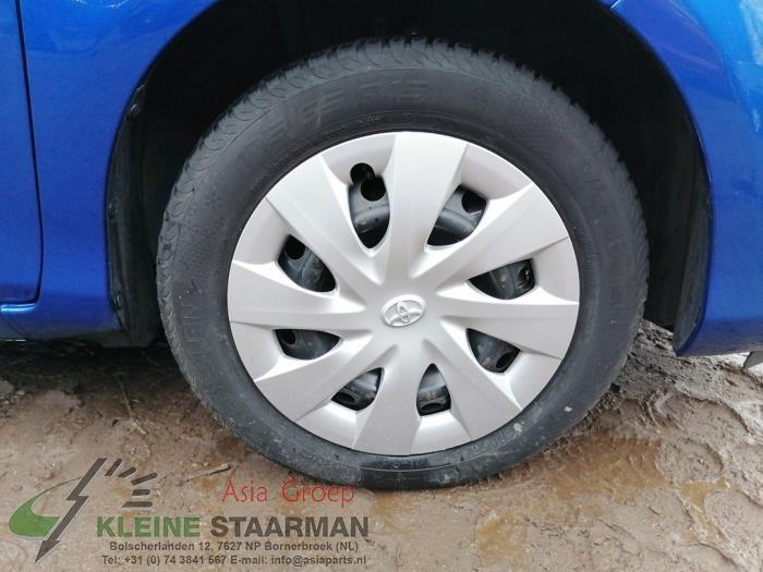 Velgen set + banden Staal TOYOTA
