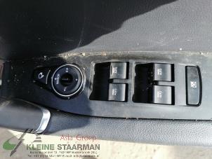 Gebruikte Schakelaar Elektrisch Raam Hyundai i40 CW (VFC) 1.7 CRDi 16V Prijs op aanvraag aangeboden door Kleine Staarman B.V. Autodemontage