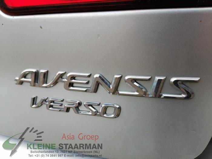 Gasdemperset Achterklep van een Toyota Avensis Verso (M20) 2.0 16V VVT-i D-4 2005
