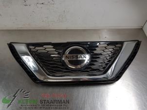 Gebruikte Grille Nissan Qashqai (J11) 1.3 DIG-T 160 16V Prijs € 250,00 Margeregeling aangeboden door Kleine Staarman B.V. Autodemontage